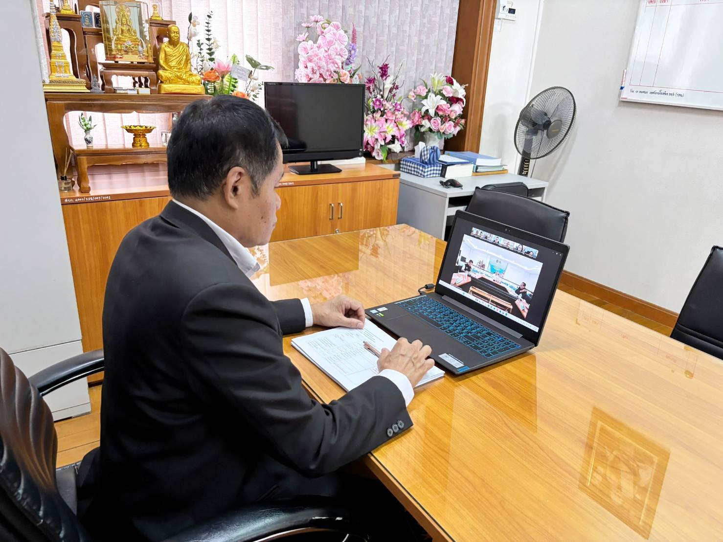 title - ผู้ตรวจราชการ ส.ป.ก. ร่วมประชุมตรวจติดตามผลการดำเนินงานตามแผนการตรวจราชการของกระทรวงเกษตรและสหกรณ์ ประจำปีงบประมาณ พ.ศ. 2569 รอบที่ 2 (เขต 10) จังหวัดเลย และหนองคาย ผ่านระบบ Zoom Meeting มุ่งขับเคลื่อน 6 นโยบายสำคัญ 